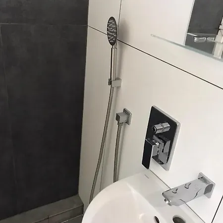 первая линия Apartment