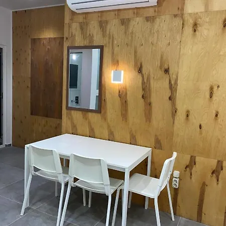 первая линия Apartman *