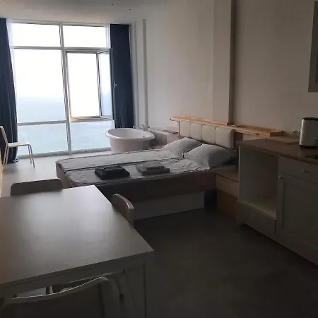 первая линия Apartment