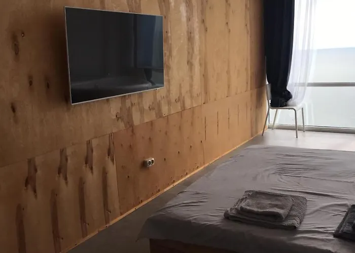 первая линия Apartamento *